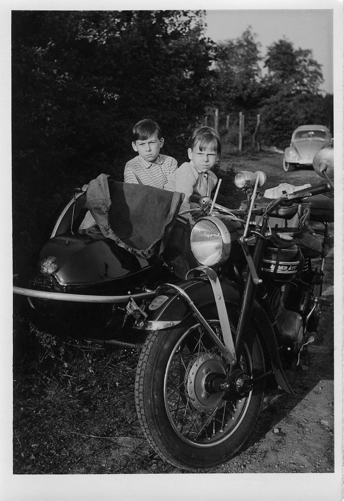 02_OnkelVaterImMotorrad_1960_Kapitel1
